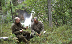 Владимир Путин не первый раз отдыхает с Сергеем Шойгу в тайге (фото — август 2017-го)