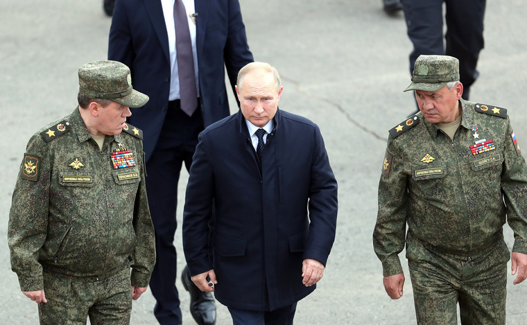 Владимир Путин ответил новые угрозы у границ России масштабными военными учениями