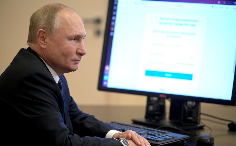 Владимир Путин принял участие в голосовании из своей резиденции