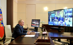 Президент РФ Владимир Путин встретился с лидерами политических партий, которым удалось пройти в Госдуму восьмого созыва