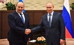 Новый премьер Израиля Нафтали Беннет (слева) впервые встретился с президентом РФ Владимиром Путиным
