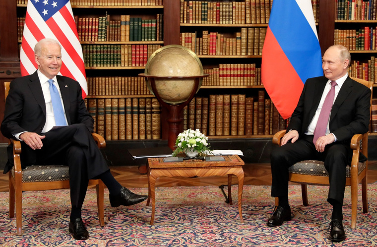 Владимир Путин впервые публично заявил, что знает о стратегии Запада расколоть отношения России и Китая