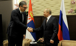 Встреча президентов Владимира Путина (справа) и Александра Вучича (слева) может стать судьбоносной для сербского лидера