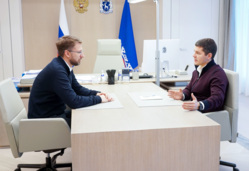 Депутат Дмитрий Погорелый (слева) готовил поправки к закону «О публичной власти в РФ»