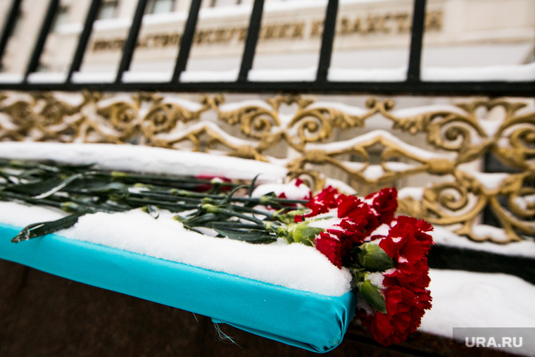 Траурный мемориал у посольства Республики Казахстан в Москве. Москва