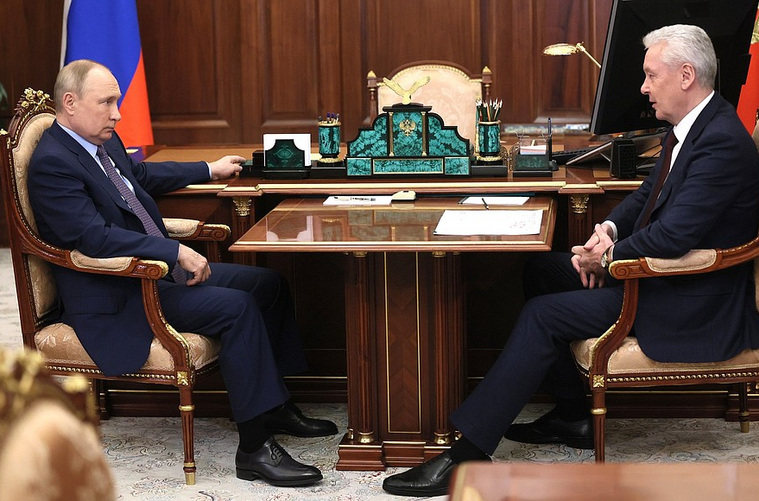 Владимир Путин дал понять, что поддерживает долгосрочные проекты Сергея Собянина (справа)