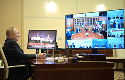 Владимир Путин по видеосвязи связался со студентами из Москвы, Санкт-Петербурга, Нижнего Новгорода и Новосибирска
