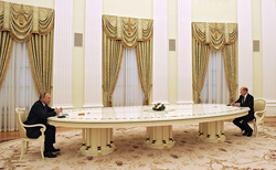 Переговоры президента РФ Владимира Путина и канцлера Германии Олафа Шольца проходили на приличном расстоянии из-за ковидных ограничений