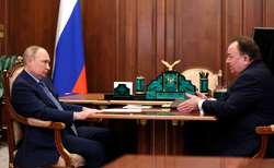 Глава Ингушетии Махмуд-Али Калиматов (справа) рассказал президенту Владимиру Путину о проблемах малоземелья и водоотведения в регионе