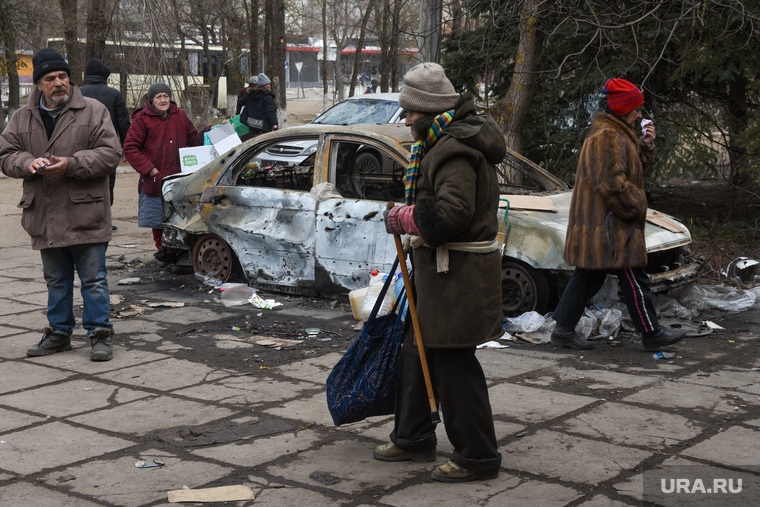Мариуполь. Украина, последствия, мариуполь, беженцы, автомобиль, жители, пострадавшие, обстрел, сгоревший, гуманитарная катастрофа