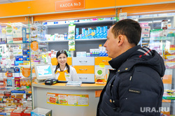 Депутат челябинской городской Александр Галкин проверяет наличие медицинских масок в аптеках. Челябинск