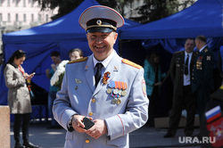 Возложение венков к Вечному огню и торжественное построение челябинского гарнизона в честь Дня Победы.  Акция "Бессмертный полк". Челябинск