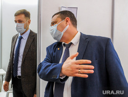 Алексей Текслер в центре вакцинации во дворце спорта Юность. Челябинск