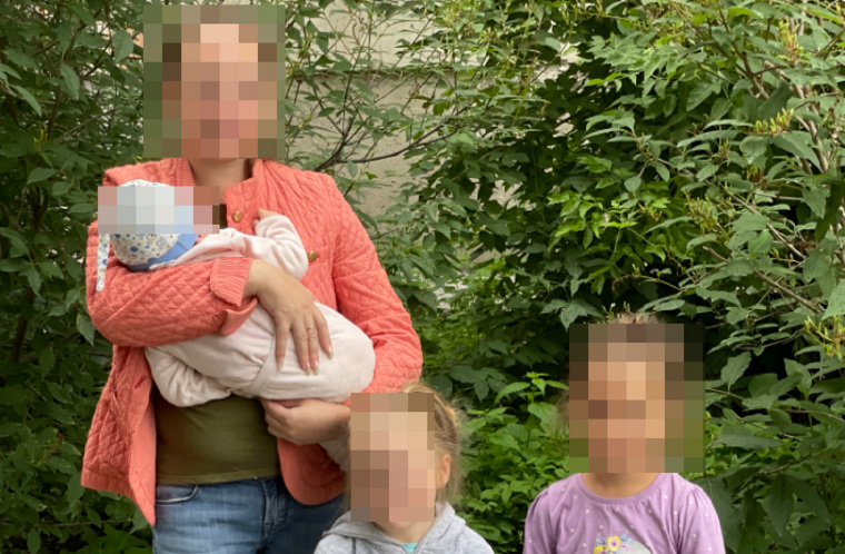 Многодетная мама Ирина Юсупова из Екатеринбурга пытается вернуть троих детей, которых муж тайно вывез в Киров