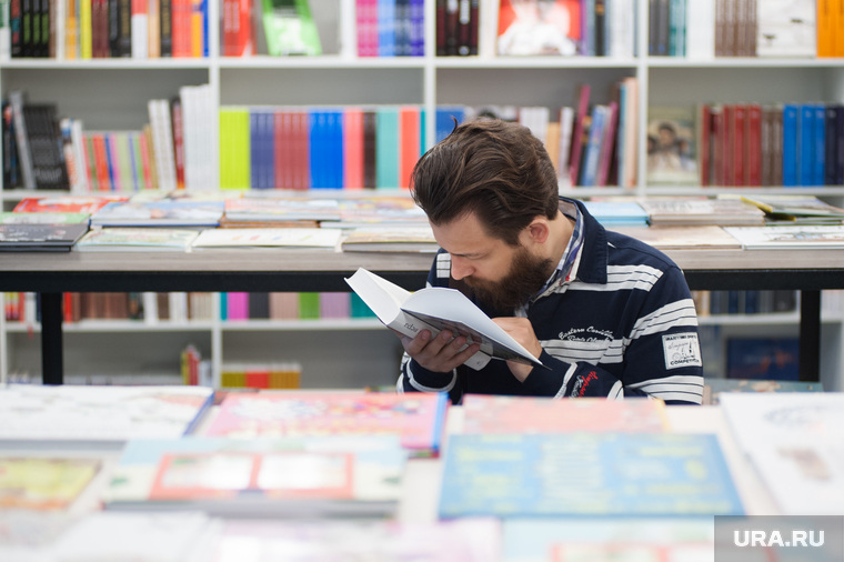 Фестиваль "Остров 90-х". Екатеринбург, книги, чтение, книжный магазин