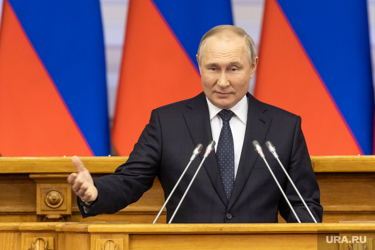 Vladimir Putin at a meeting of legislators.  St. Petersburg, putin vladimir