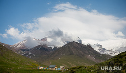 Кавказские горы в окрестностях Эльбруса