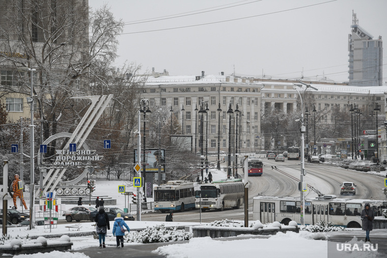 Снежная погода в Екатеринбурге, железнодорожный район, улица свердлова