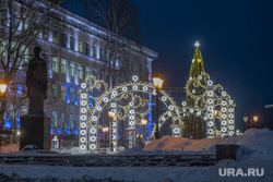 Новогоднее украшение города. Пермь, огни перми, зимняя соборная площадь, елка на соборной площади