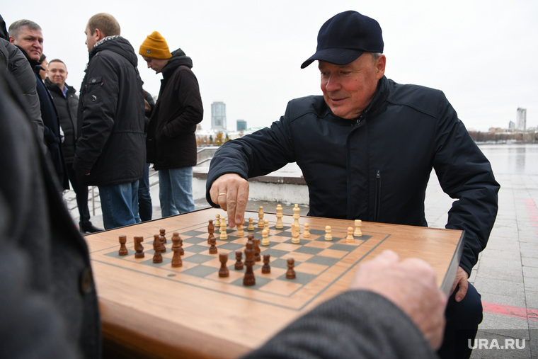 Алексей Орлов осматривает благоустройство в центре города. Екатеринбург