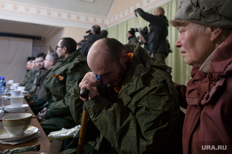 Военнослужащие ДНР вернулись из украинского плена. Встреча с родными. ДНР, пленные, военнослужащие днр