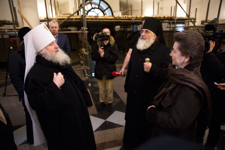 Губернатор ХМАО обрубила на корню слухи о конфликте с митрополитом Павлом (на фото слева)