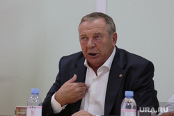 Кандидат в губернаторы Пермского края Александр Репин на пресс-конференции. Пермь