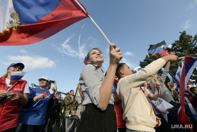 Митинг в честь присоединения ДНР к РФ. Саур-Могила , флаг, митинг, триколор, флаг россии, российский