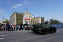 Самоходная артиллерийская установка на параде в Верхней Пышме