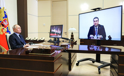 Президент РФ Владимир Путин (слева) в ходе рабочей встречи подчеркнул наличие у Виталия Хоценко (справа) «северного прошлого»
