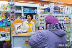 Продажа противовирусных препаратов и медицинских масок в аптеке. Челябинск