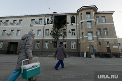 Последствия обстрела 10 корпуса на территории больницы Калинина. Донецк