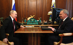 Глава Роскосмоса Юрий Борисов (справа) за неполный год уже в третий раз встречается с президентом РФ