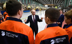 Президент РФ Владимир Путин решает проблему восполнения человеческого капитала нации