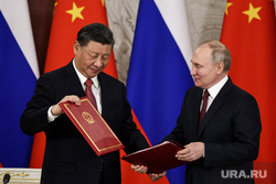 Президент России Владимир Путин и председатель КНР Си Цзинь Пин на встрече во время совместного заявления в Кремле. Москва