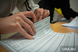 Подсчет бюллетеней после трехдневных выборов в Госдуму. Магнитогорск