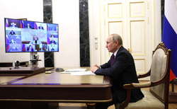 Президент РФ Владимир Путин провел совещание с правительством в режиме видеоконференции
