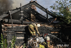 Пожар в заброшенных деревянных домах на улице Куйбышева. Екатеринбург