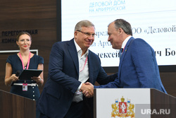Алексей Орлов (на фото справа) и Алексей Бобров заключили соглашение на «Иннопроме»