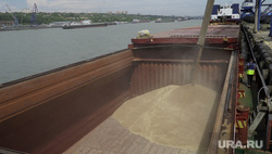 Погрузка зерна пшенницы в сухогрузы в международном, мультимодальном порту Ростова на Дону, для экспорта в Турцию