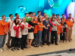 Эти ребята — первые победители Чемпионата высоких технологий, который завершился в Великом Новгороде