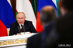 Владимир Путин и Шовкат Мирзиеев на совместном заявлении в Кремле. Москва