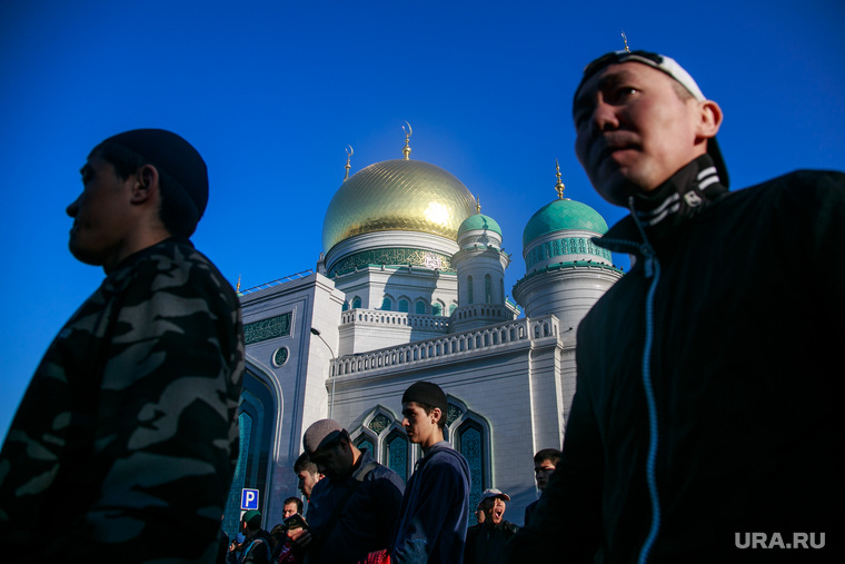 Праздничный намаз в Курбан Байрам у Соборной мечети. Москва, ислам, соборная мечеть, мусульмане