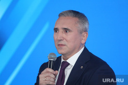 Александр Моор на пресс-конференции в честь образования Тюменской области. Тюмень 