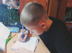 Ярослав учится в 8 классе в школе №168 — до ЧП не был ни отличником, ни двоечником