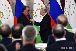 Владимир Путин и Эмомали Рахмон на встрече в Кремле. Москва