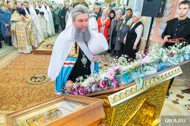 Божественная литургия в храме Архангела Михаила  села Новоипатово. Свердловская область