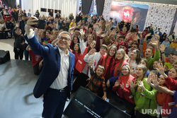 Алексей Текслер и Владимир Якушев на выставке "Россия" на ВДНХ. Москва