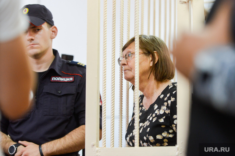 Мера пресечения Валентине Ческидовой, матери  Владимира Ческидова обвиняемого в похищении, убийстве, изнасиловании, в суде Центрального района. Челябинск
