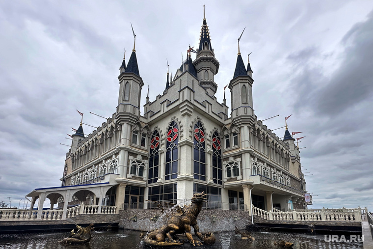 Замок в Заозерном. Курган